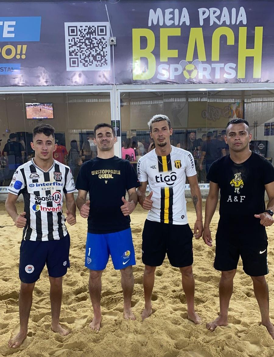 Duplas paraguayas de Piki Voley compiten en Brasil